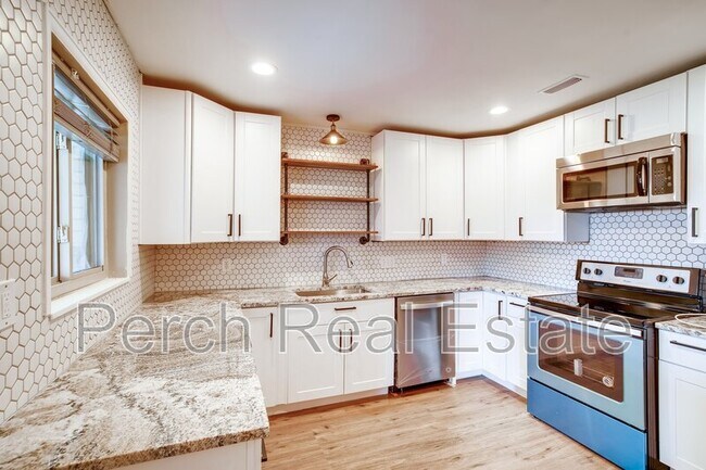Building Photo - 1054 N Revere St