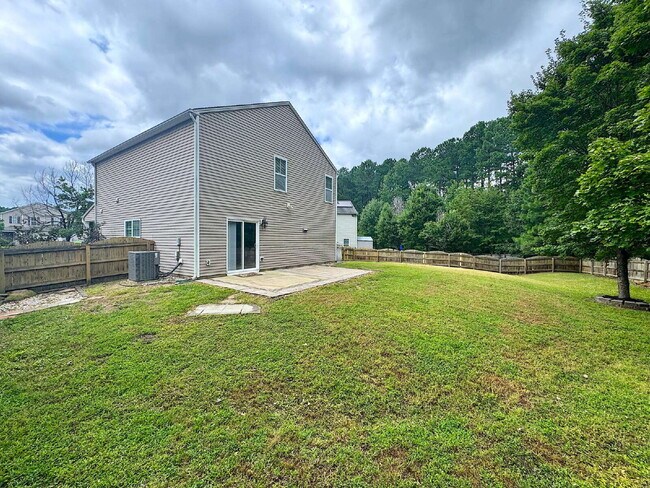 Building Photo - Spacious Three Bedroom Home in Churchill N...