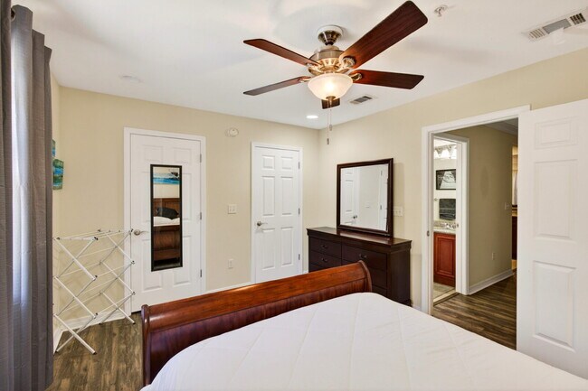 Building Photo - TDY Special! 1/1 fully furnished