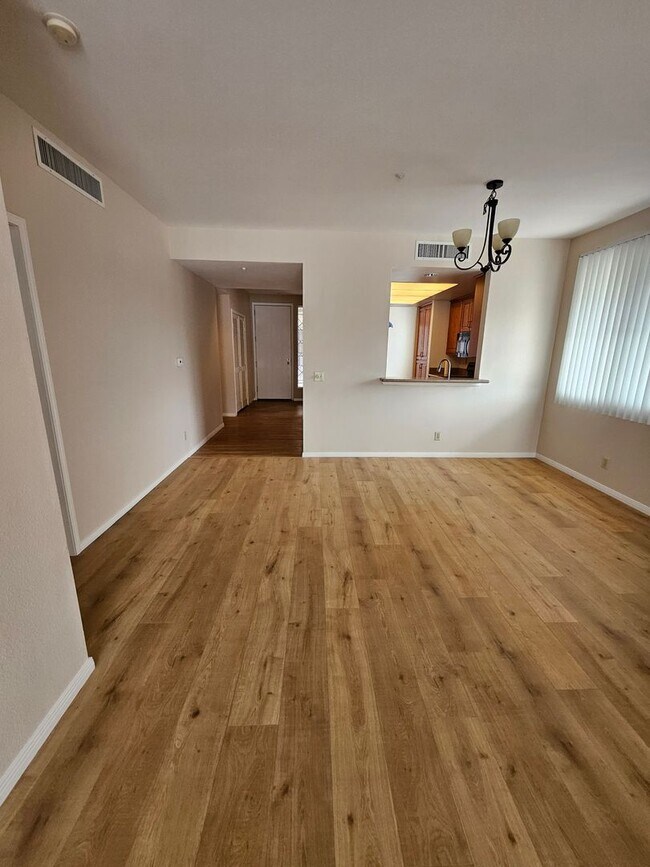 Building Photo - 2 BD/2BA Condo in the La Mesa Village