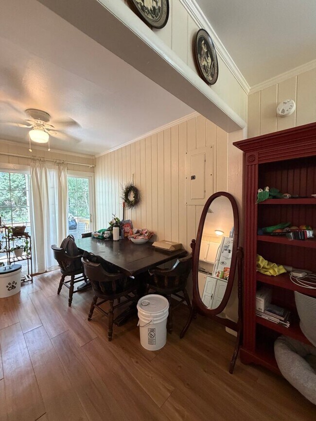 Building Photo - 3/1 Located in the Heart of Tallahassee Florida. Available NOW