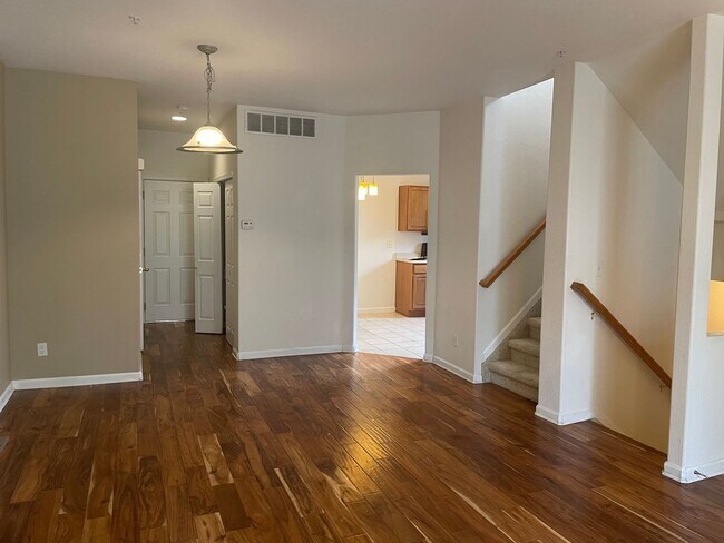 Building Photo - Spacious 3 Bed, 2.5 Bath Townhome in Rigden Farm! Unit E!