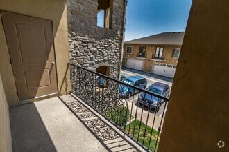 Building Photo - Italian Villages | 3- Bedroom Naples