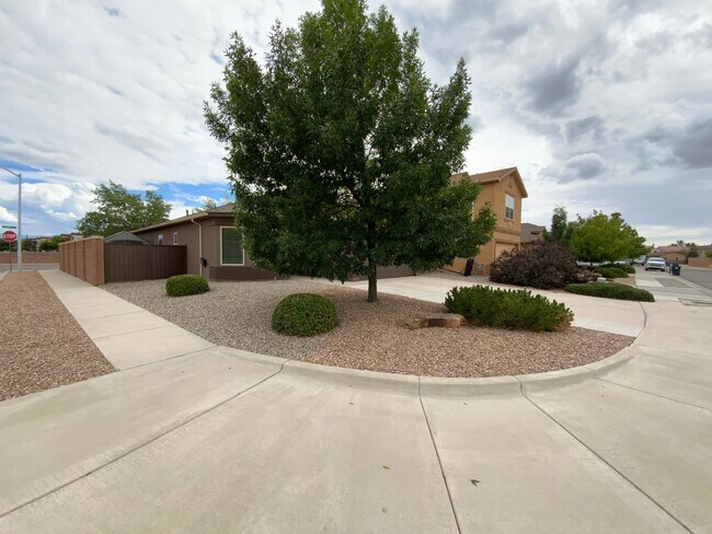 Building Photo - 3 Bedroom Single Story Home Available in T...