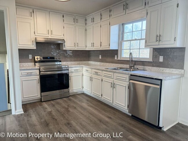 Building Photo - 1330 Hillcrest Dr