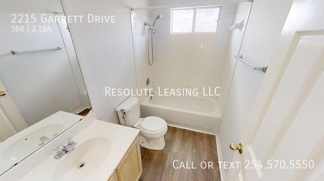 Building Photo - 2215 Garrett Dr