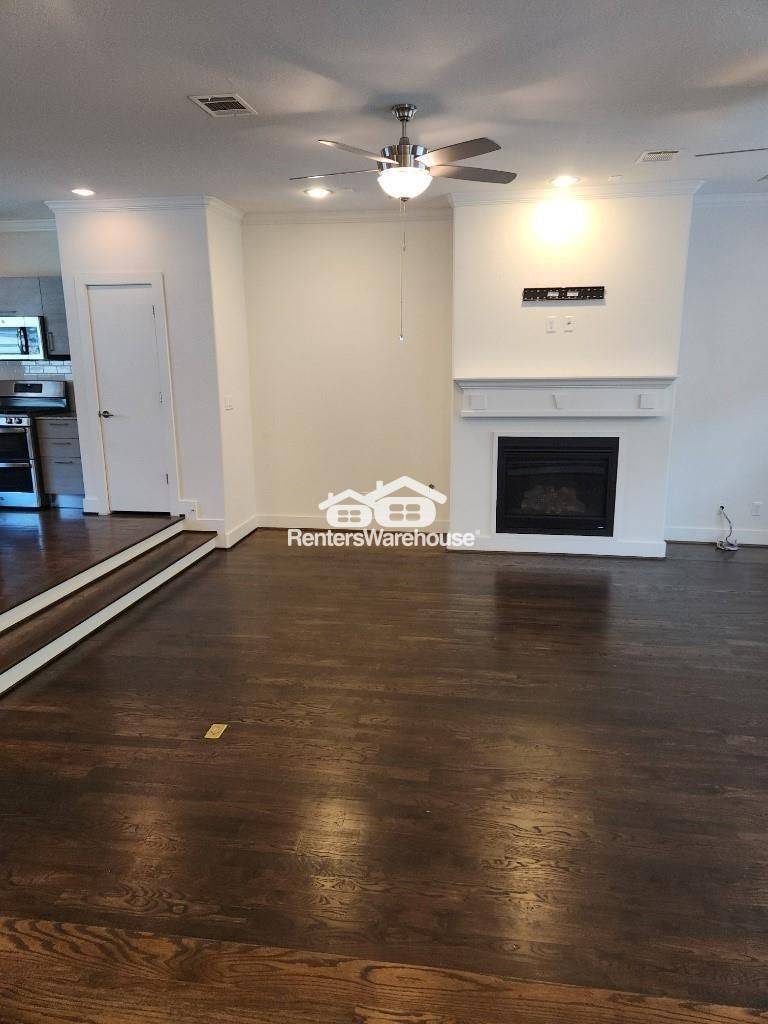 Building Photo - 1333 W 22nd St