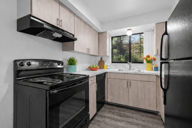 Building Photo - Pilgrim Village - Canton, MI