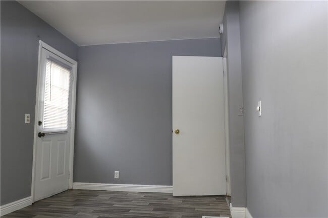 Building Photo - 175 English Rd