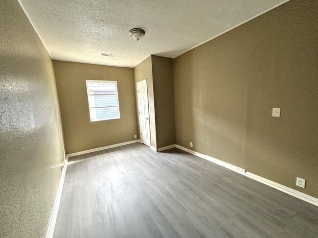 Building Photo - 1204 15th Way SW