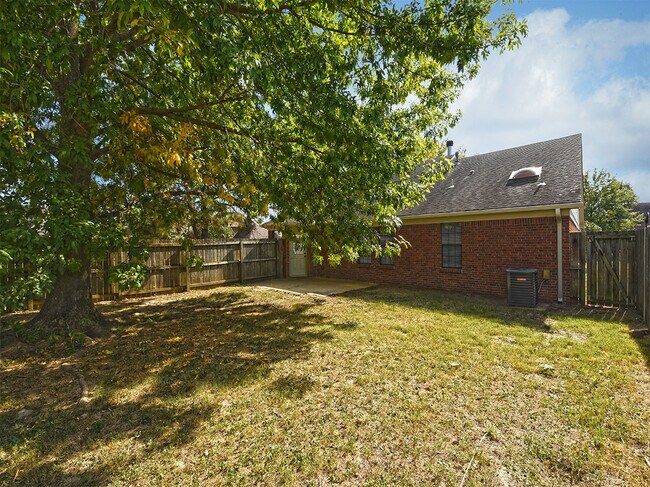 Building Photo - 8096 Ballarat Cove