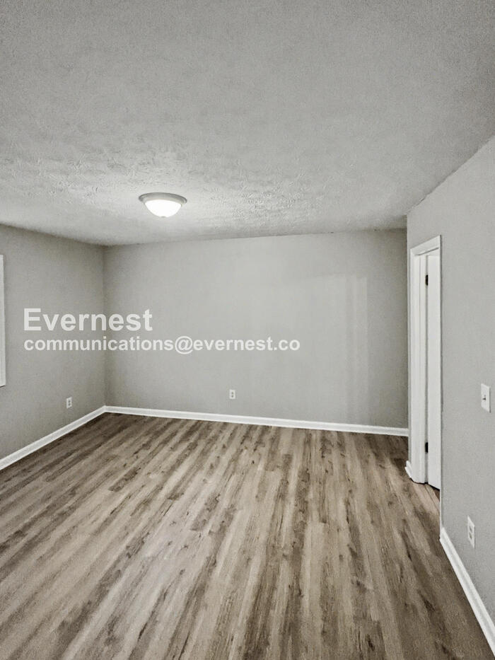 Building Photo - 800 Cedar Lake Dr SE