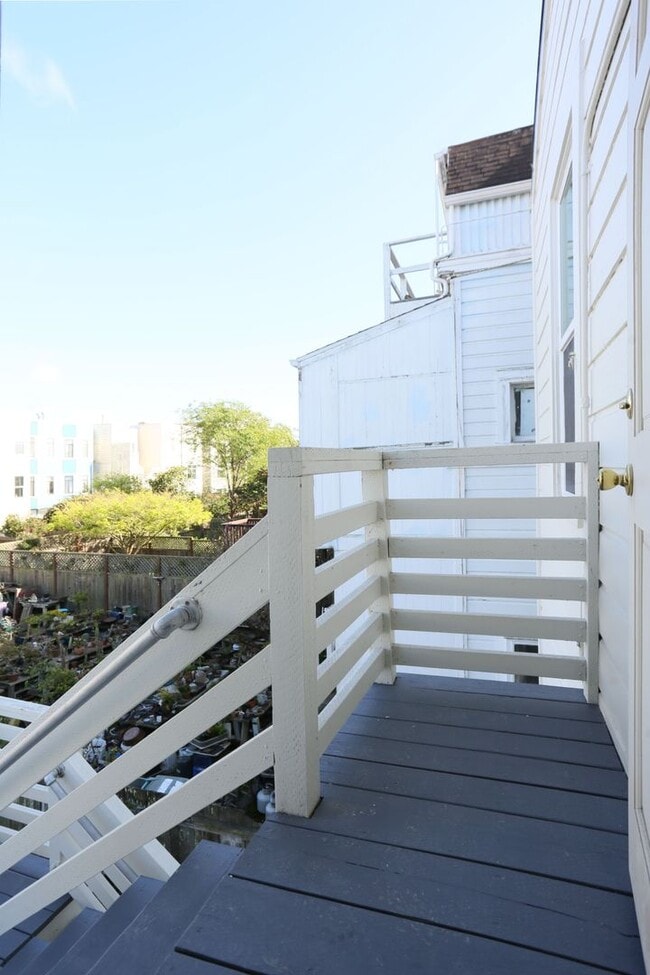 Building Photo - 144 10th Ave