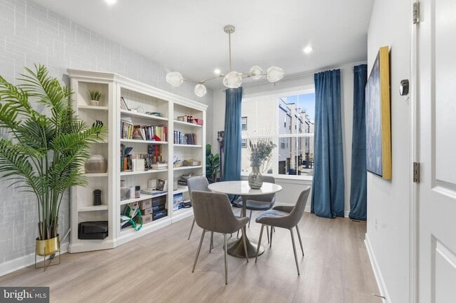 Building Photo - 2818 Dart Dr