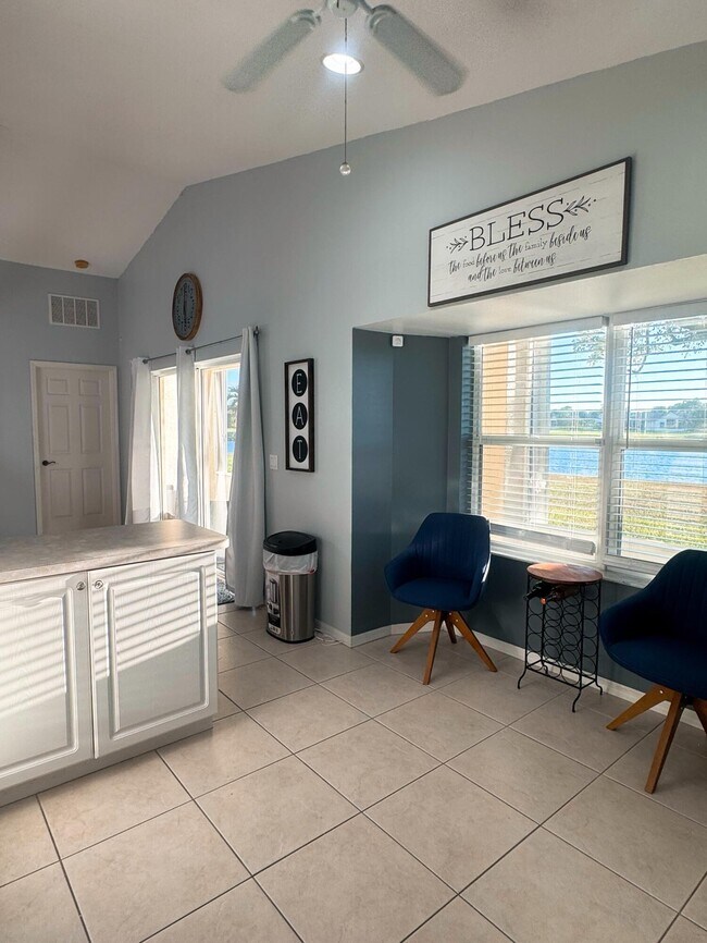 Building Photo - 532 SW Indian Key Dr