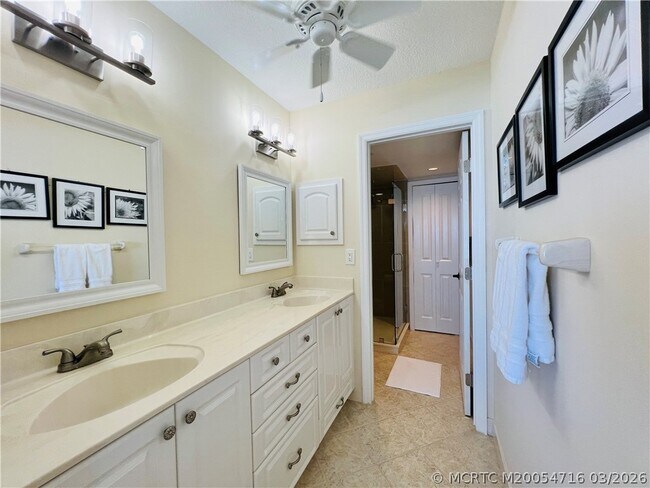 Building Photo - 10044 S Ocean Dr