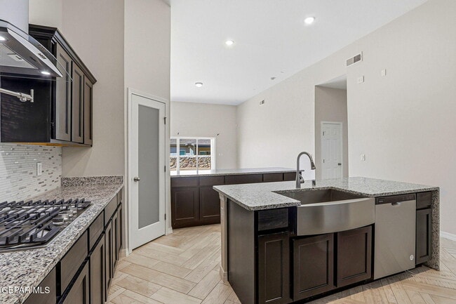 Building Photo - 925 Louisiana Downs Ave