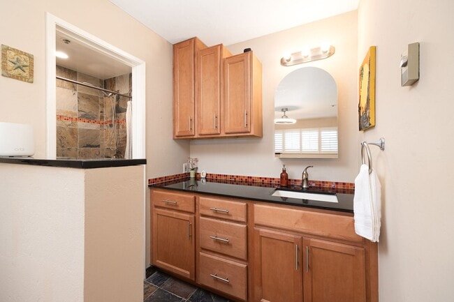 Building Photo - Oceanfront 2 bedroom condo available, full...
