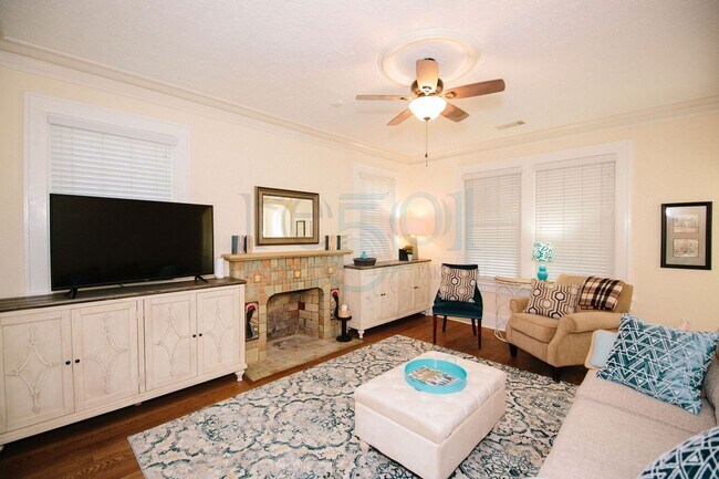 Building Photo - 1508 Kavanaugh Blvd