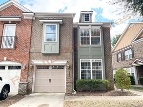 Building Photo - Beautiful 2 Story 3 Bedroom 2.5 Bath Townh...