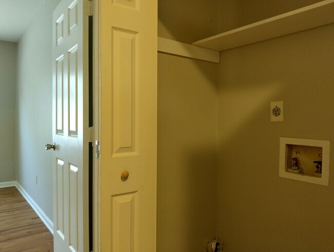 Building Photo - Newly Renovated 2bd/1ba apartment