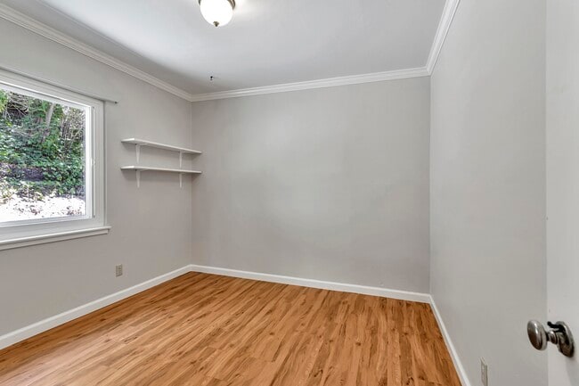 Building Photo - 520 Dawkins Dr