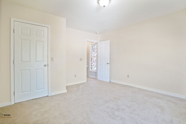 Building Photo - Quality 2 Bed 1.5 Bathrooms Home - Availab...