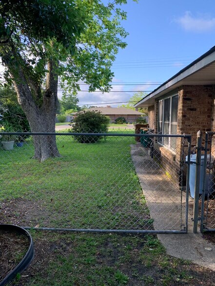 Building Photo - 20187 Pineville Rd