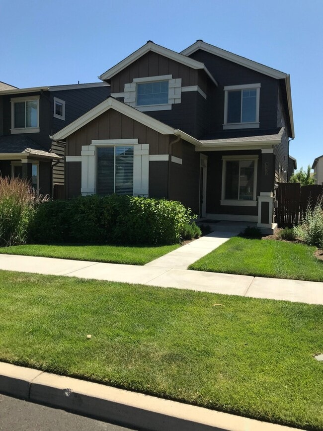 Primary Photo - Beautiful NE Bend home, includes office an...