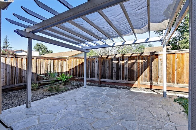 Building Photo - 1610 Chestnut Ct