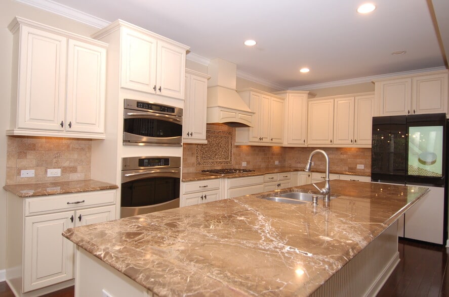 Kitchen with huge marble island - 4832 Millens Bay Ct