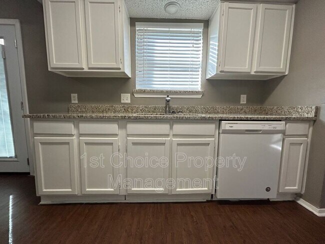 Building Photo - 625 Edwards Dr