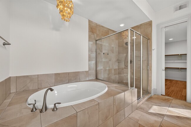 Building Photo - 931 W 23rd St