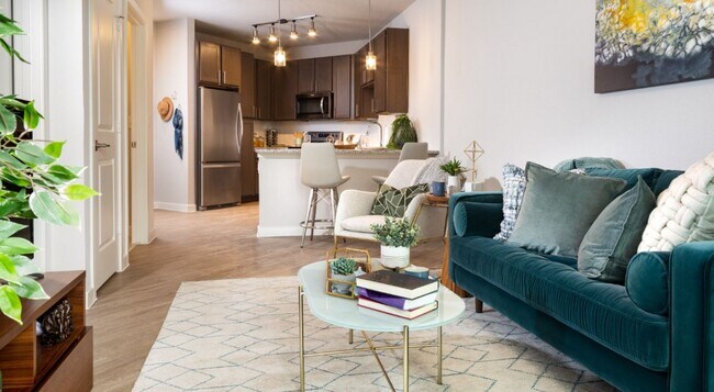 Building Photo - 500 Throckmornton-1507