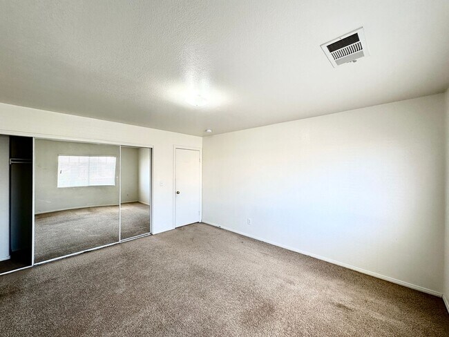 Building Photo - Cimarron Village