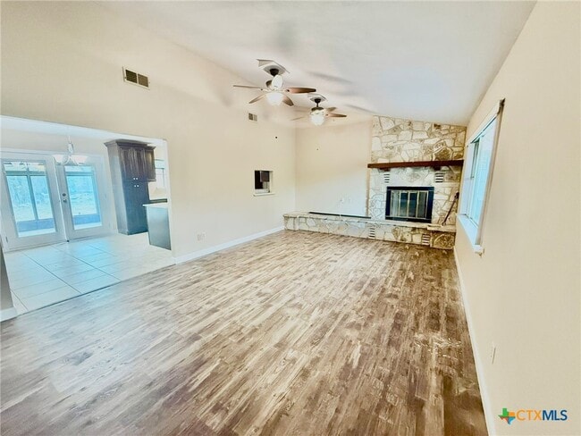 Building Photo - 103 Crestview Dr