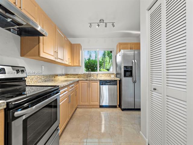 Building Photo - 8218 SW 82nd Ct