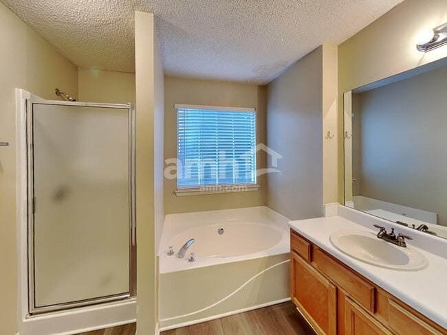 Building Photo - 4440 Grove Dr NW