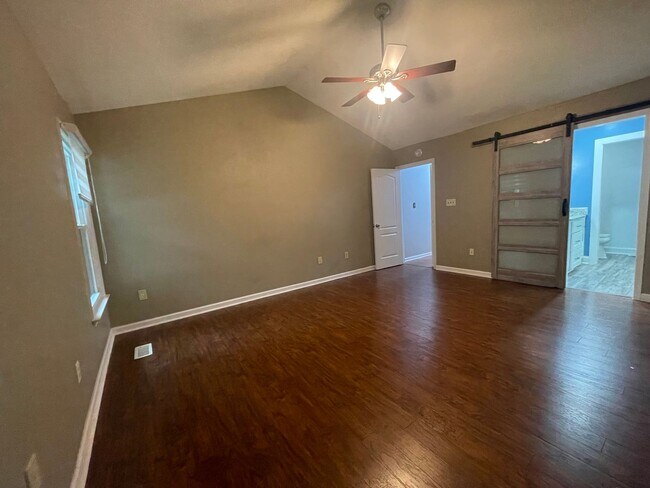 Building Photo - Beautiful home in Riverwalk