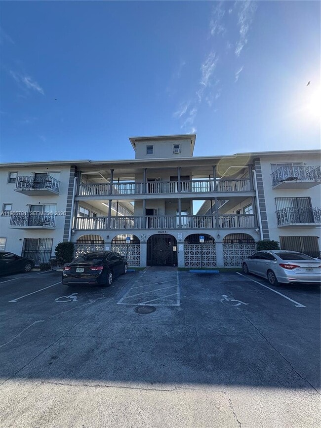 Building Photo - 16215 NE 18th Ct