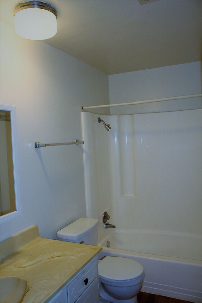 Building Photo - 1BD/1BA Apartment in Awesome Small Complex! Minutes from Downtown!