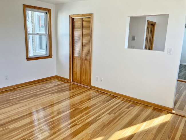 Building Photo - Newly renovated, 1 BED 1 BATH. Available NOW!