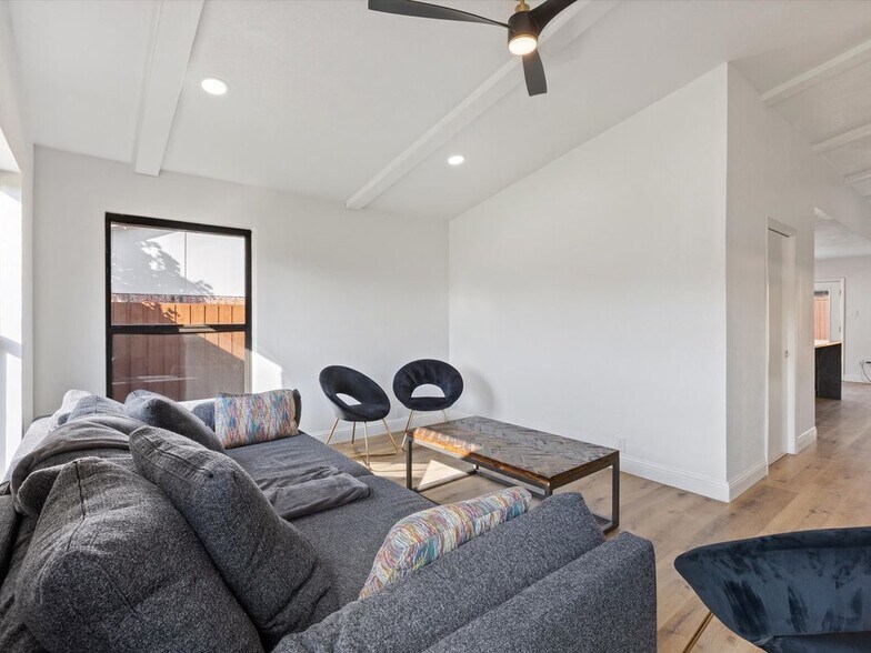 Building Photo - 3404 Newkirk Dr