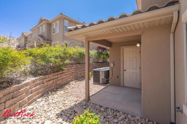 Building Photo - 3 Bedroom Townhome In Fossil Hills!