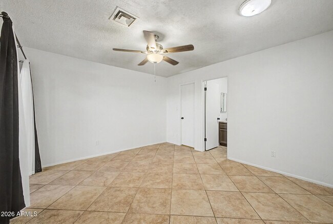 Building Photo - 20420 N 6th Dr