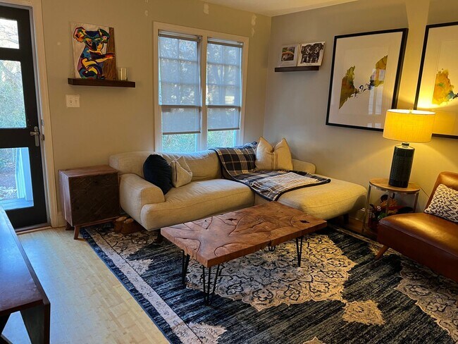 Building Photo - Immaculate end unit townhome in Raleigh's most desirable neighborhood - THE Five Points!