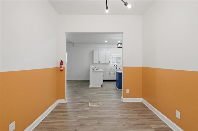 Building Photo - 1713 S Delaware St