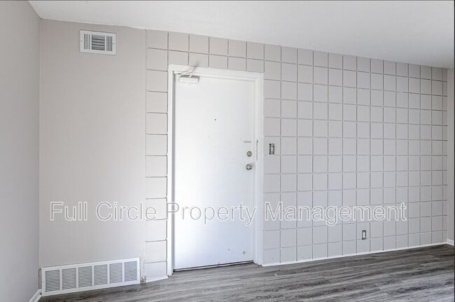 Building Photo - 349 S 26th St