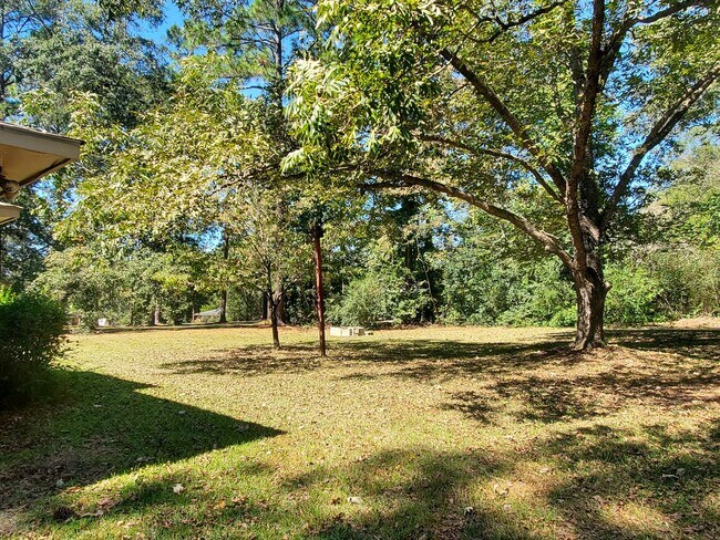 Building Photo - Cozy Three Bedroom Home!