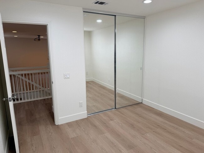 Building Photo - Amazing 5 bedroom home for rent in North Fontana